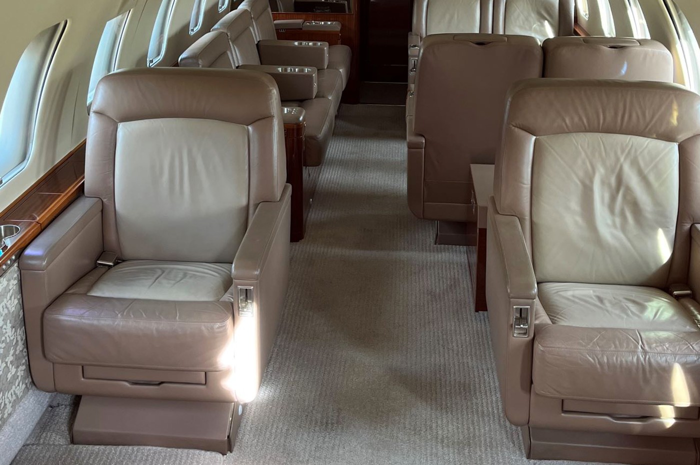 Challenger 605 S/N 5761 Cabin 1