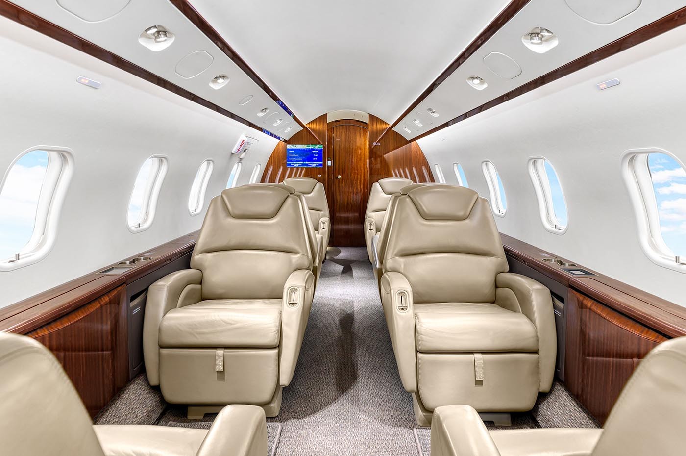 Challenger 300 S/N 20422 Cabin 1