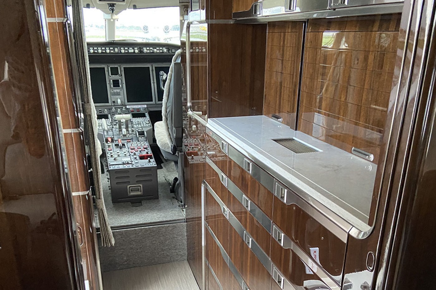 Challenger 350  20649 Galley